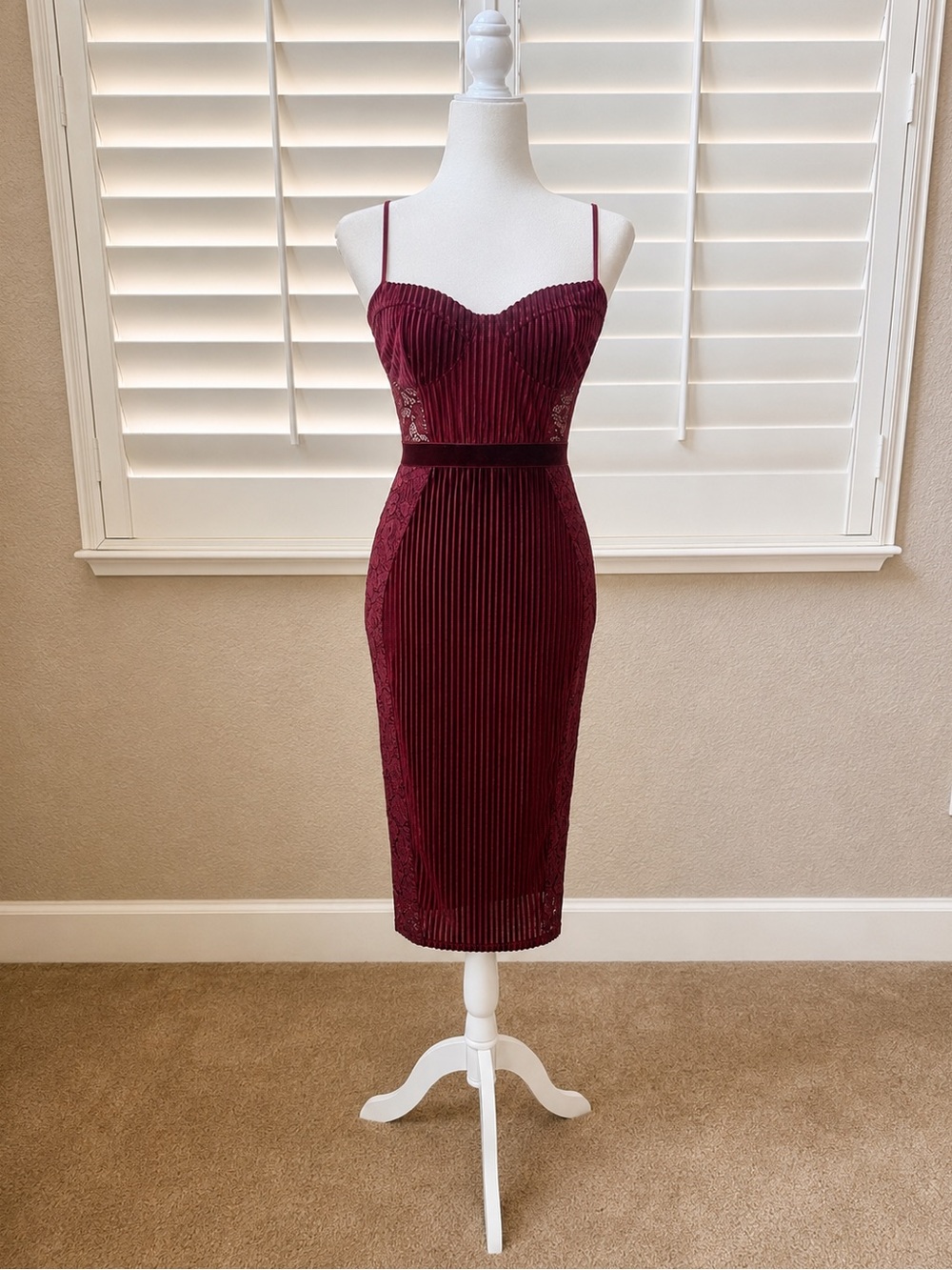 PrettyLittleThing Burgundy Lace Midi Dress | Size 4